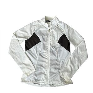 Under Armour women’s all season lightweight windbreaker running jacket medium